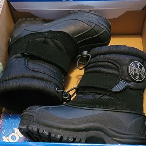 Sold Totes kids snowboots